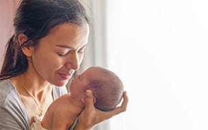 The Benefits of Skin-to-Skin Contact With Your Newborn Baby