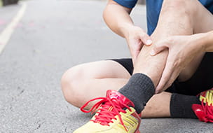 Shin Splints or a Stress Fracture? How To Tell