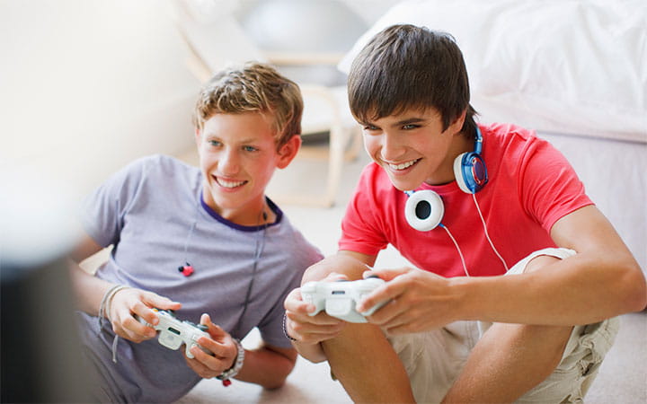 kids playing video games