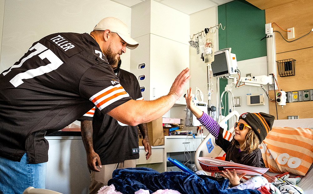 As part of Browns Give Back’s continued support of the NFL Crucial Catch campaign, the Browns visited University Hospitals Rainbow Babies & Children’s Hospital patients on September 26, 2023
