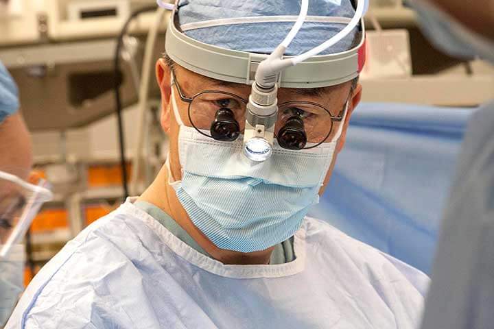 Dr. Soon Park in surgery