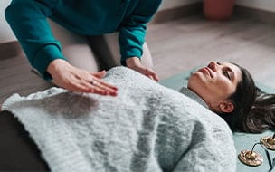 How Reiki Can Ease the Pain of Cancer Treatment