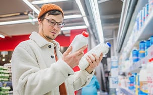 Whole Milk vs. Low-Fat Milk: Which Is Healthier?