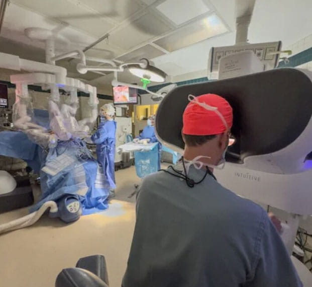 Robotic thoracic surgical resection in Mather OR.