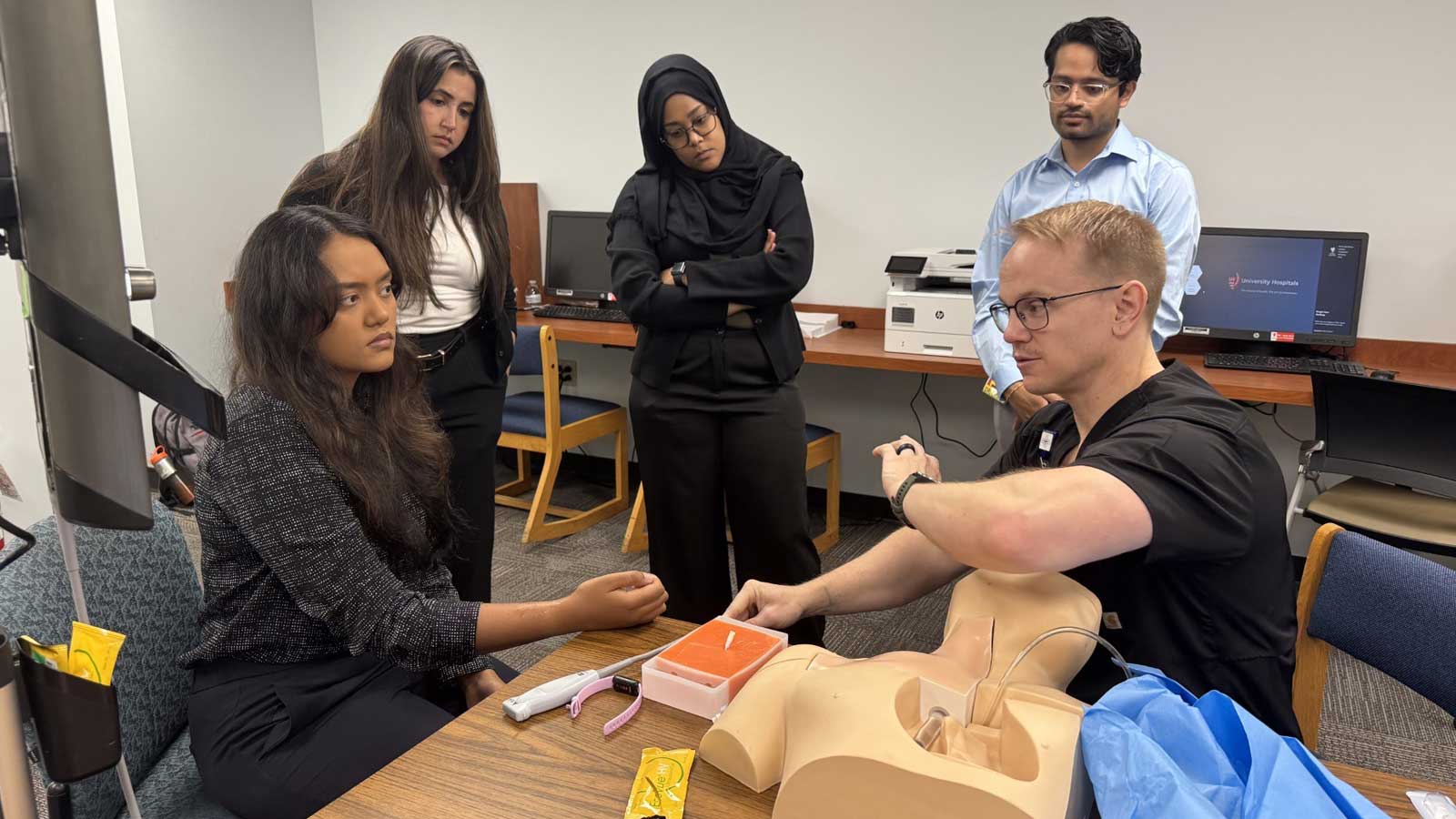 residents learning at the SIM lab