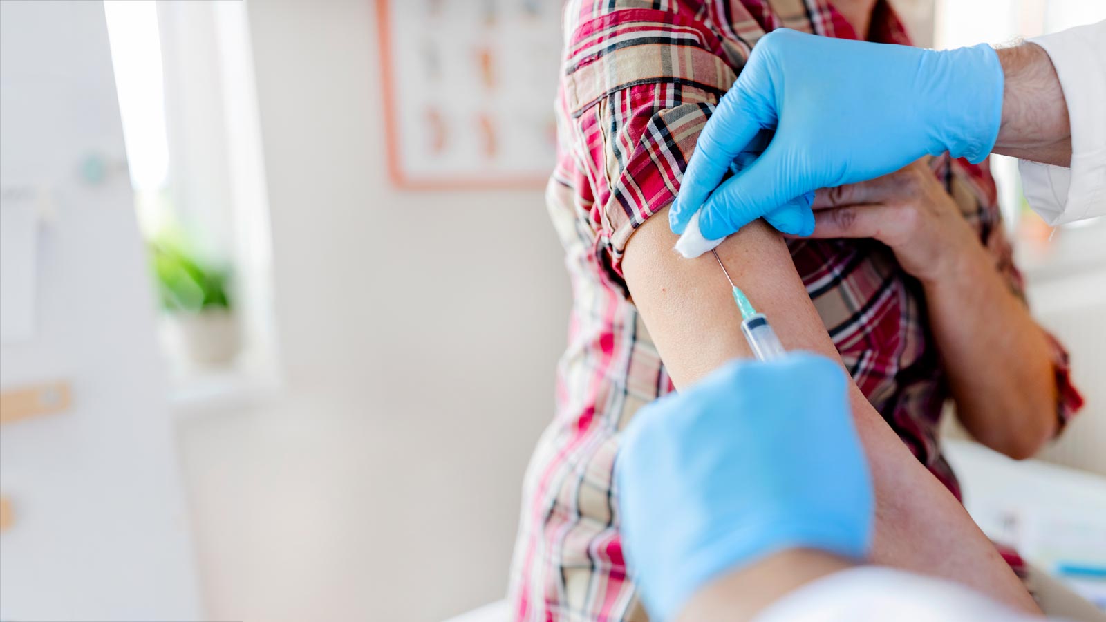 patient getting vaccinated