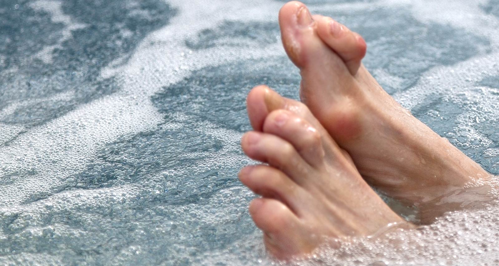 Female with hammertoe in hot tub 