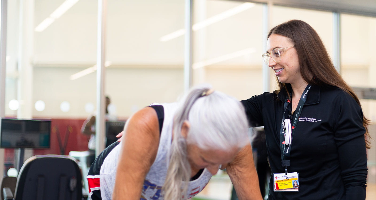Lauren Bertagnolli PT, DPT helps a physical therapy patient