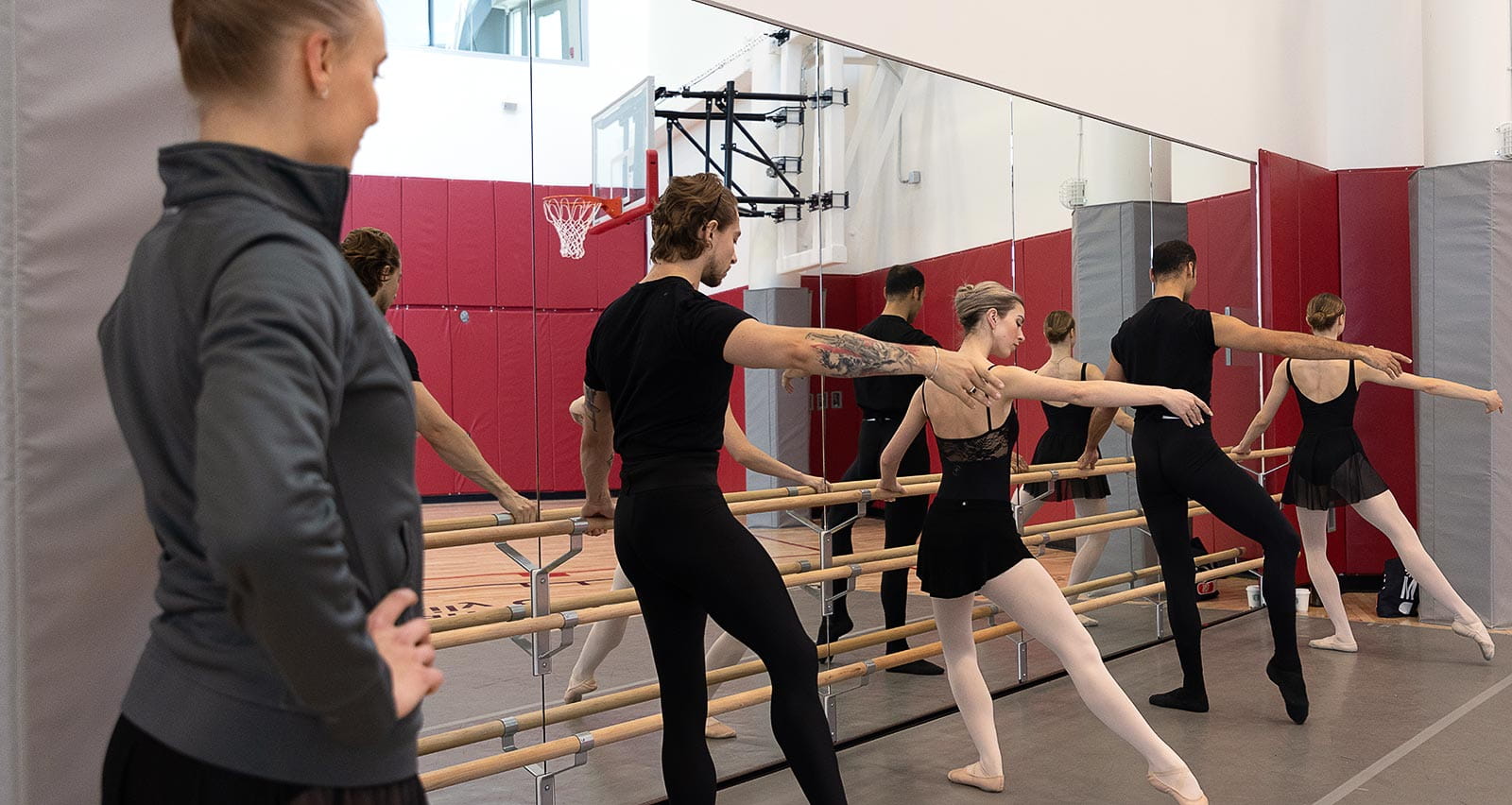 A dance therapy class at UH Drusinsky Sports Medicine Institute