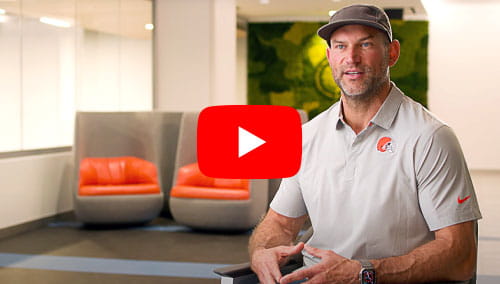 Legendary Cleveland Browns offensive lineman Joe Thomas discusses his hip replacement experience at UH