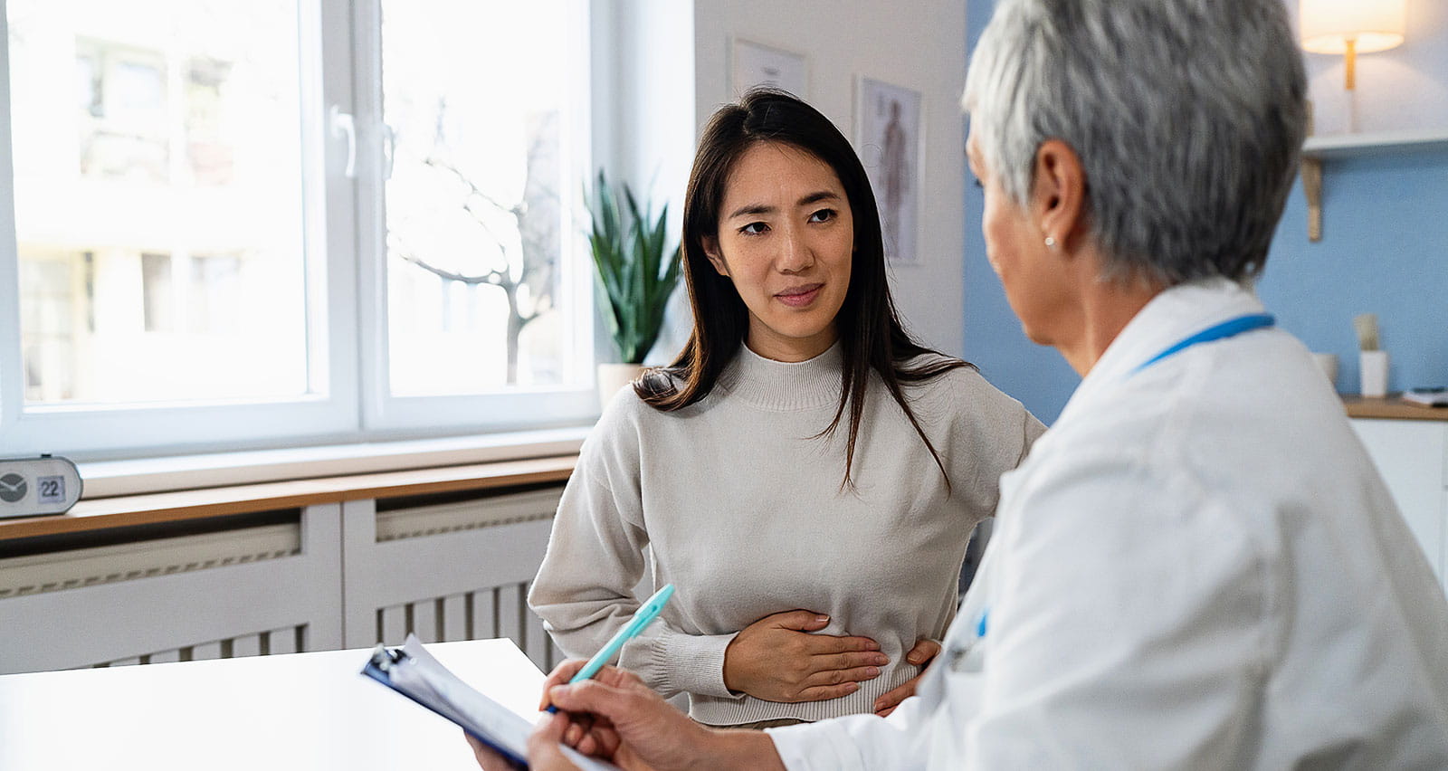 A female patient explaining her symptoms in an exam room